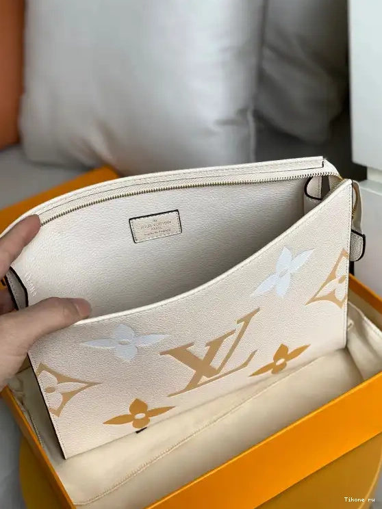 Affordable LOUIS VUITTON 26 POUCH TOILETRY 0508